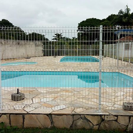 Kitinete Em Matinhos Com Piscina Villa Dış mekan fotoğraf
